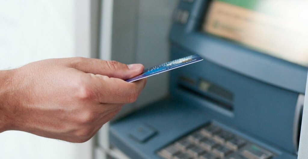 Governo antecipa abono salarial para atingidos pelas chuvas em MG - Grupo BRA 360