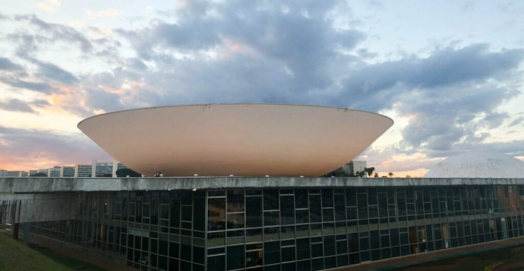 Plenário da Câmara dos Deputados em sessão sobre pejotização e impactos fiscais e trabalhistas