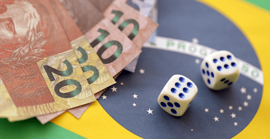 Empresário avaliando o impacto financeiro da redução da jornada de trabalho no caixa da empresa