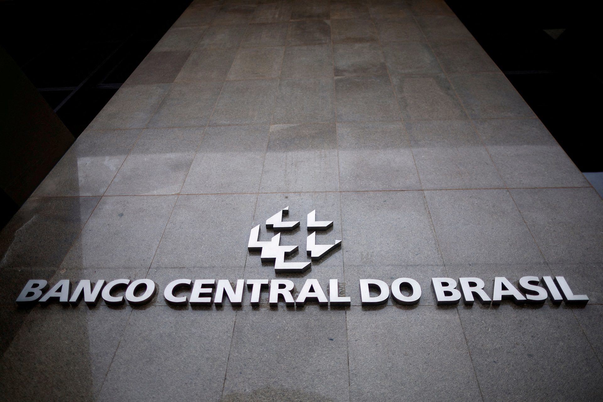 Selic cai para 14,25%: o que muda na sua empresa